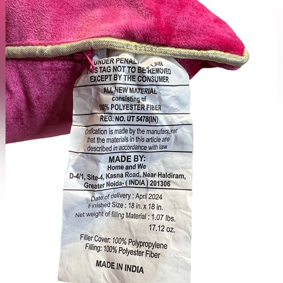 World Traveler Collection NWT Hot Pink Velvety Gold Beaded Snake 18” Sq Pillow - Picture 8 of 8